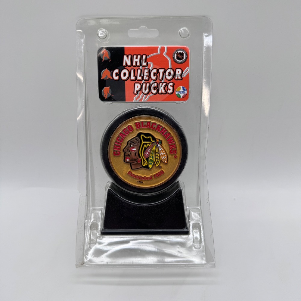 Fotoball NHL Collector Puck Black Chicago Blackhawks Gold Medallion Logo Stand